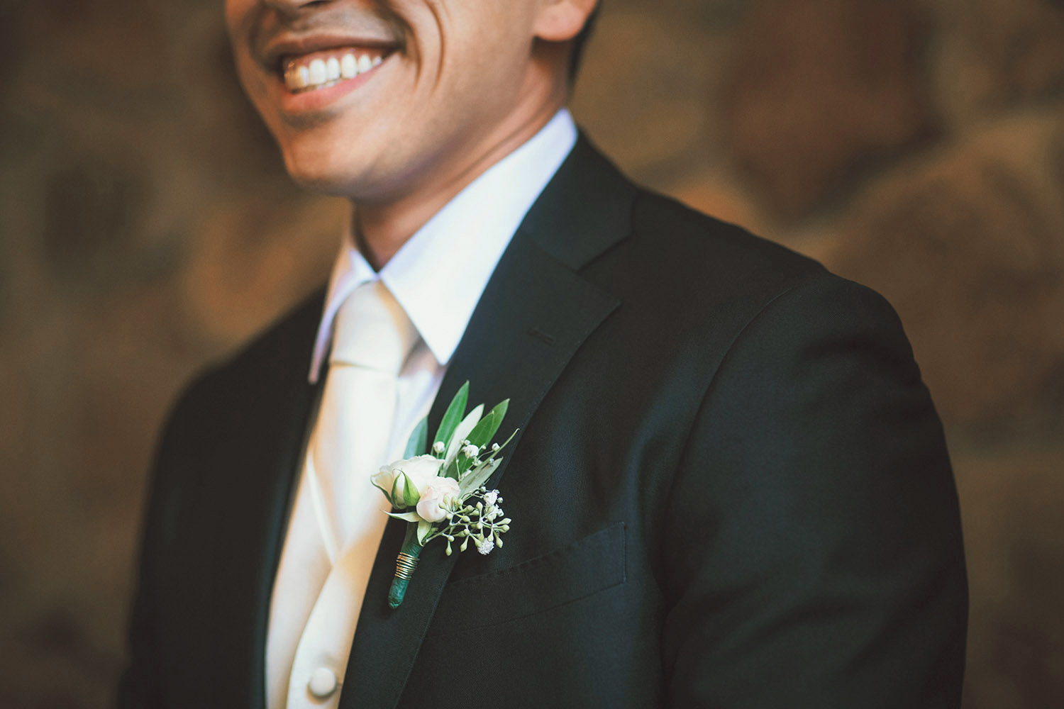 groom and his boutonnière